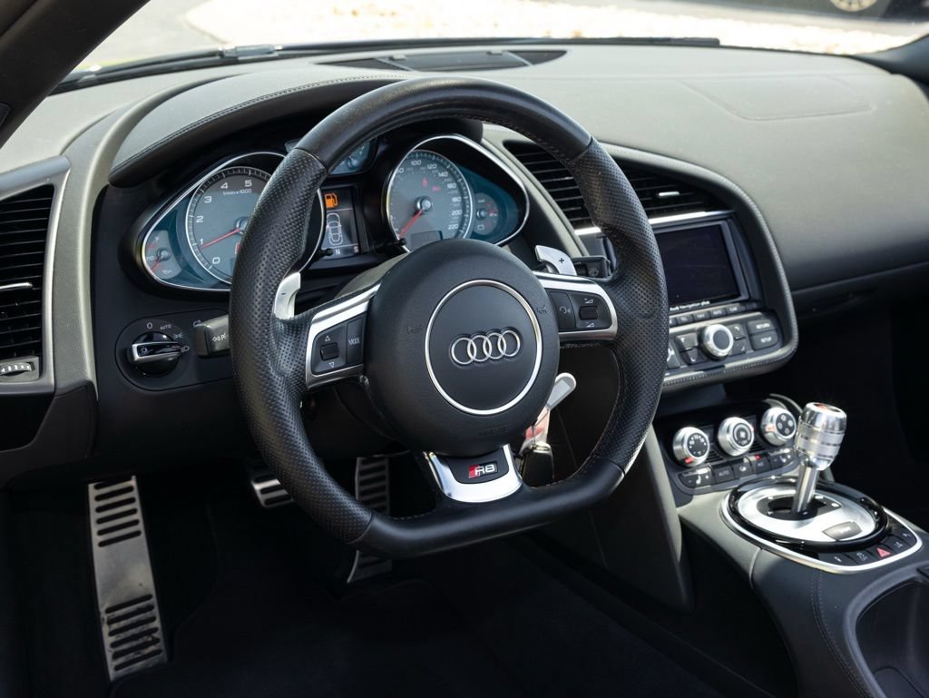 Used 2014 Audi R8 V8 w/ Convenience Package AWD/4WD image 16