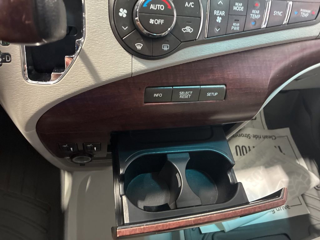 Used 2011 Toyota Sienna XLE image 19
