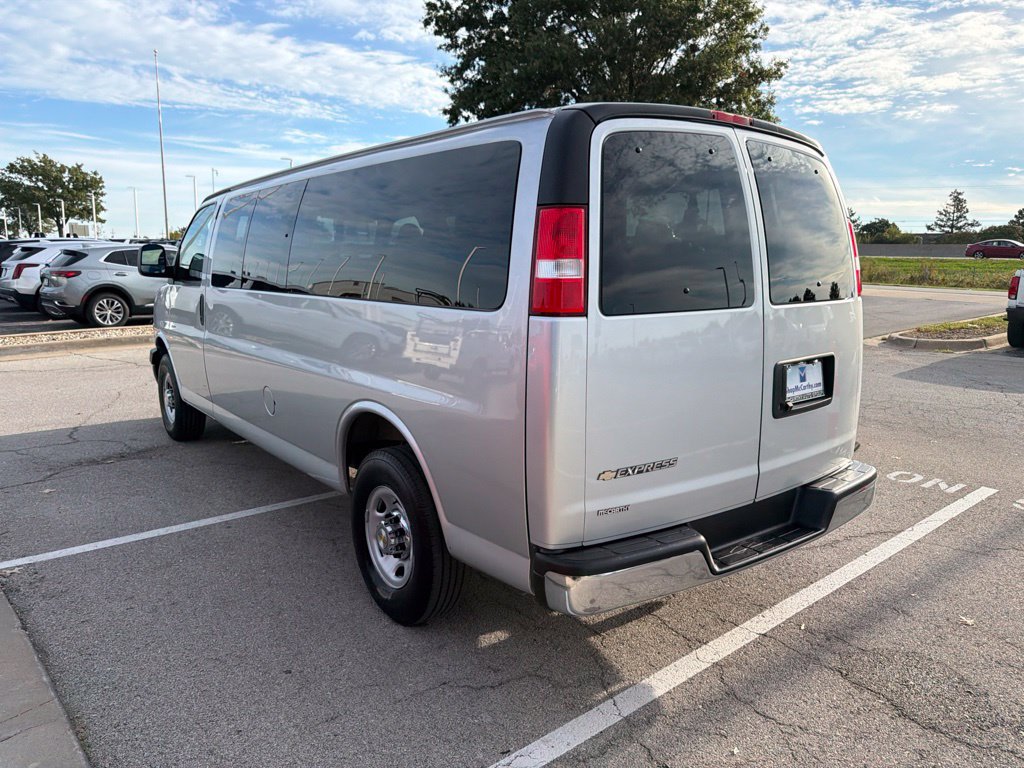 Used 2025 Chevrolet Express 3500 LT w/ LT Preferred Equipment Group RWD image 5