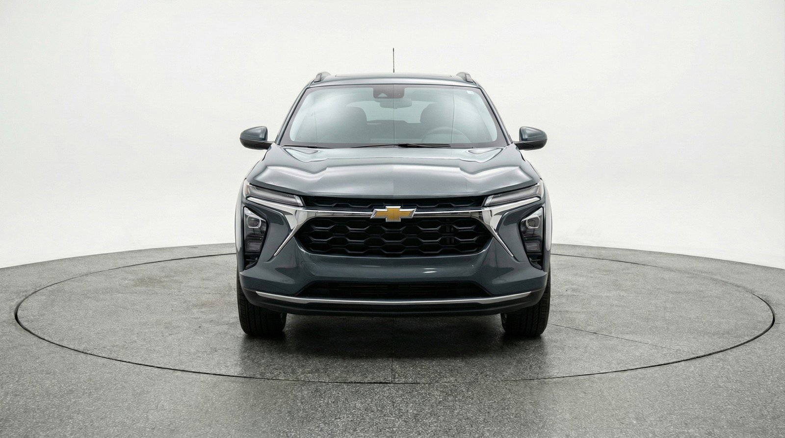 Used 2025 Chevrolet Trax LT FWD image 2