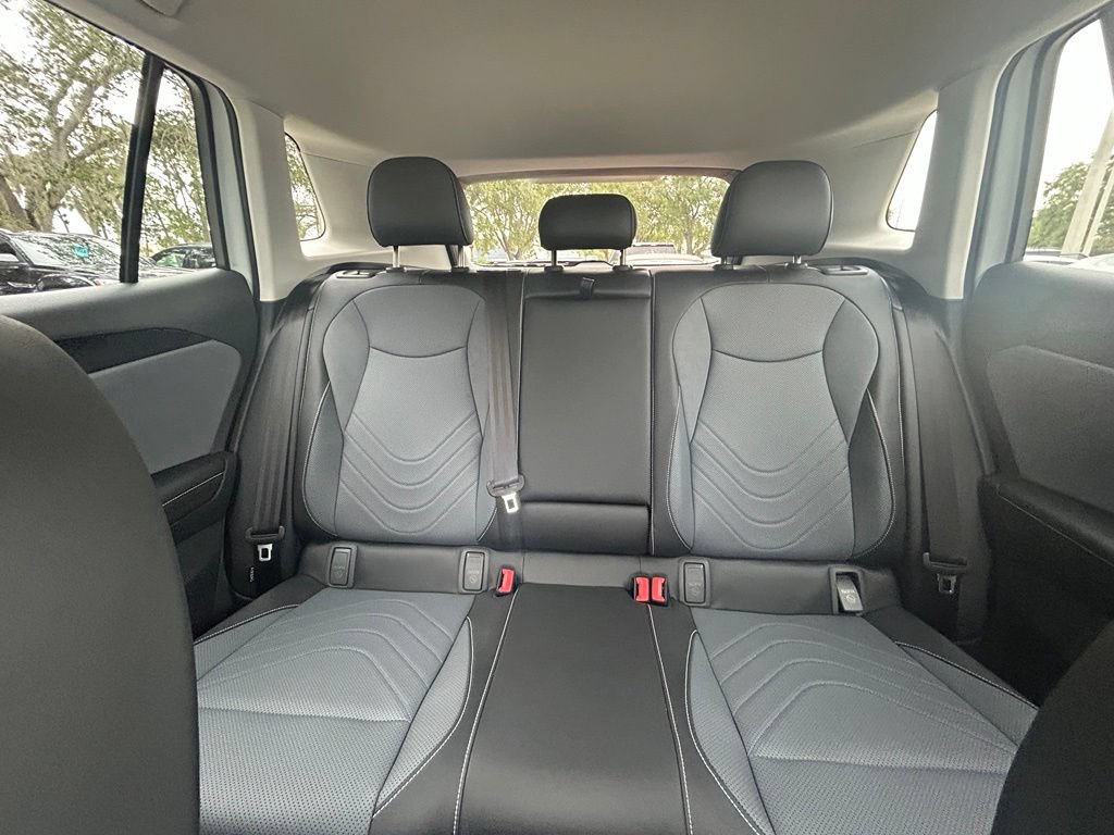 New 2026 Volkswagen Tiguan SE FWD image 13