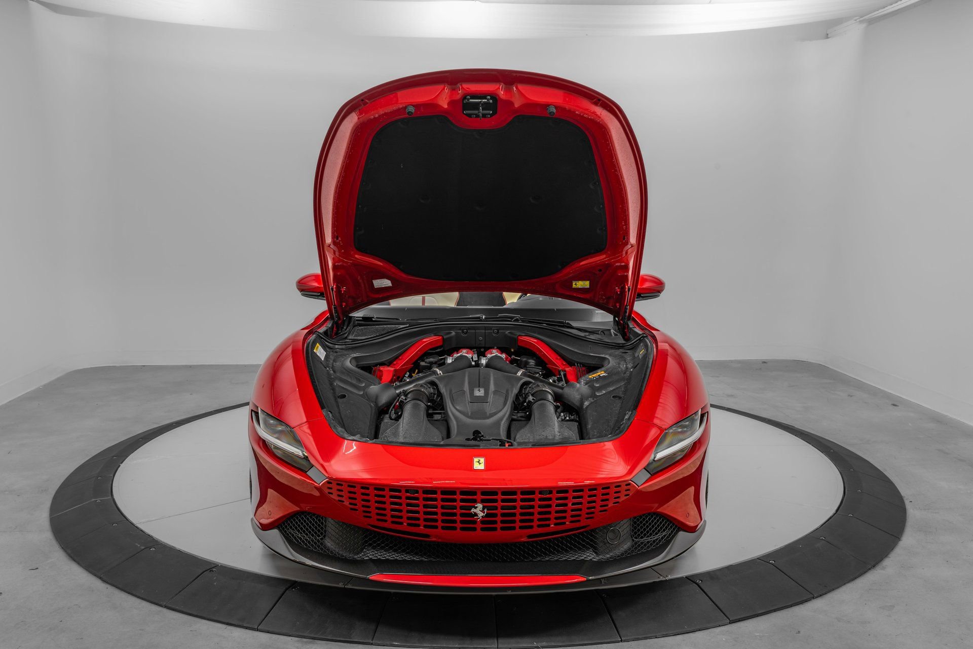 Certified 2025 Ferrari Roma Spider RWD image 22