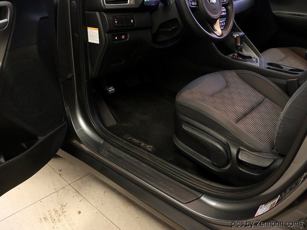 Used 2017 Kia Niro LX FWD image 25