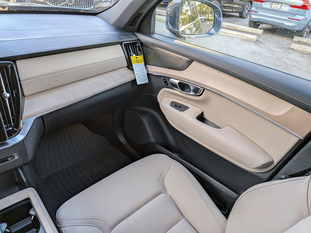 New 2026 Volvo XC90 T8 Plus w/ Protection Package Premier AWD/4WD image 17