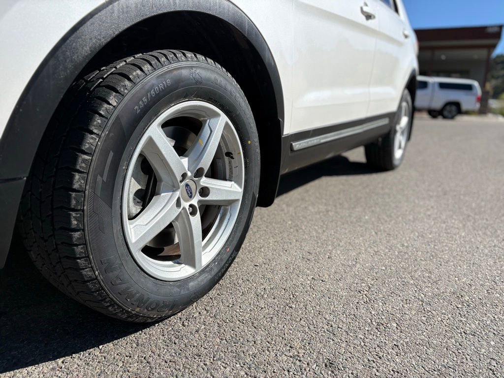 Used 2017 Ford Explorer XLT w/ Equipment Group 202A image 13