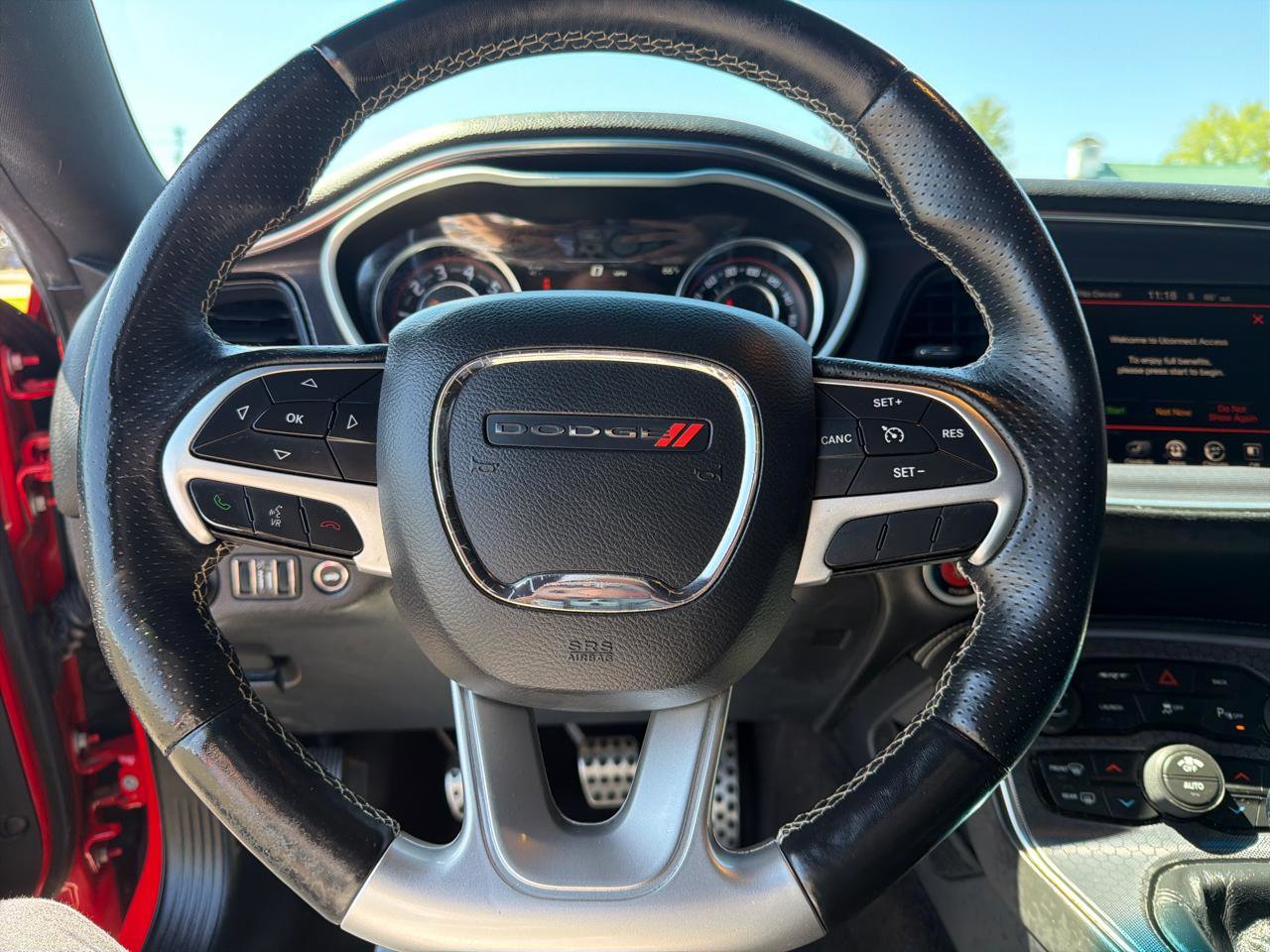 Used 2016 Dodge Challenger SRT w/ Technology Group RWD image 10