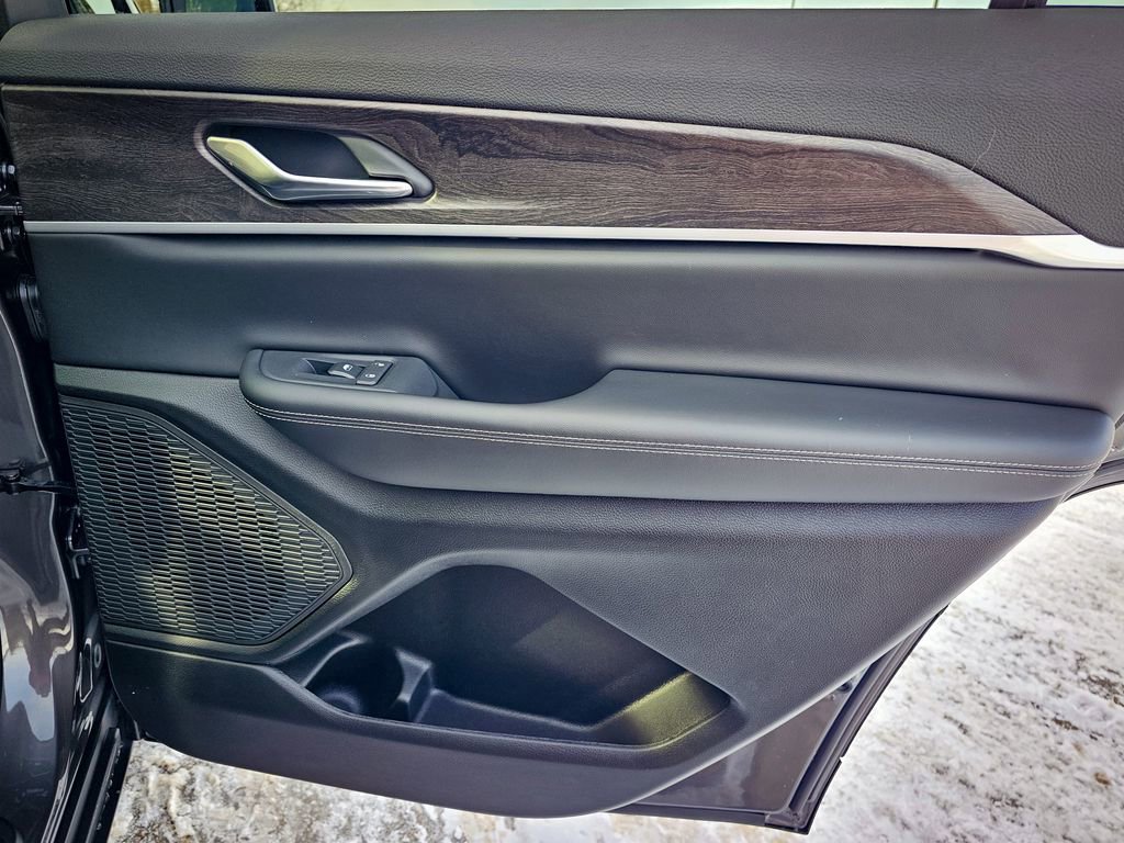 New 2025 Jeep Grand Cherokee L Limited w/ Black Appearance Package image 45