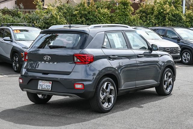 Certified 2025 Hyundai Venue SEL image 4
