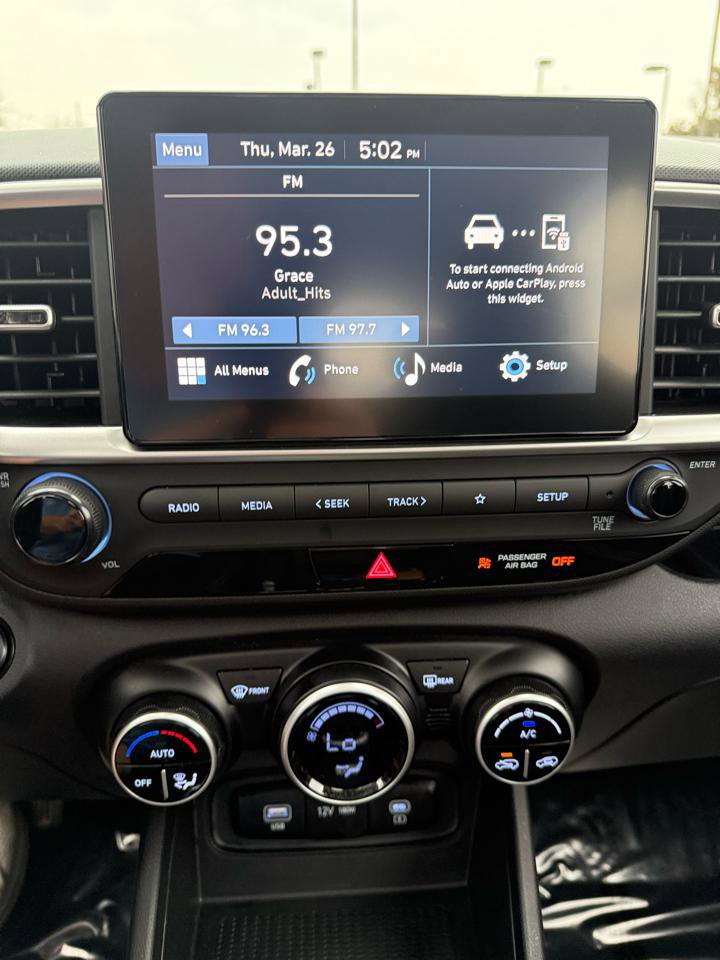 Used 2024 Hyundai Venue SEL image 16