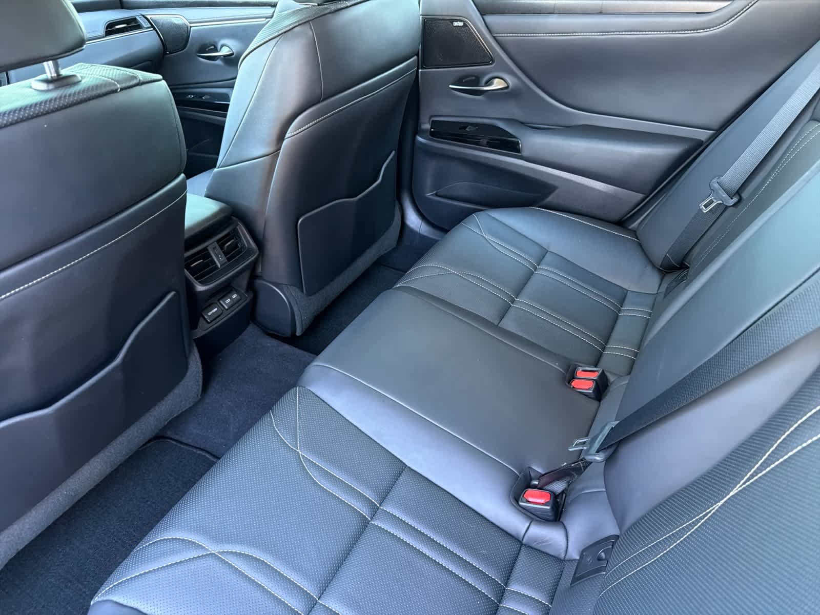 Used 2022 Lexus ES 350 w/ Accessory Package 2 FWD image 4