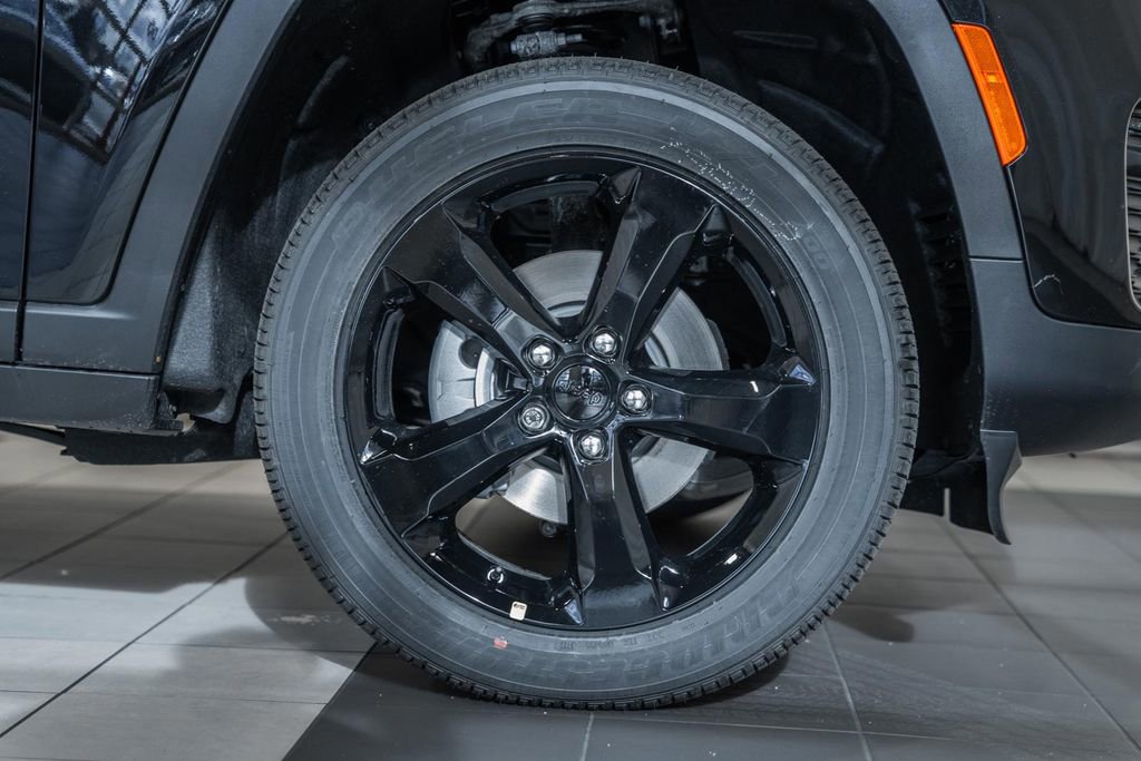 New 2025 Jeep Grand Cherokee Altitude image 16