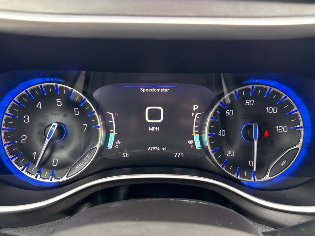 Used 2024 Chrysler Pacifica Touring-L FWD image 21