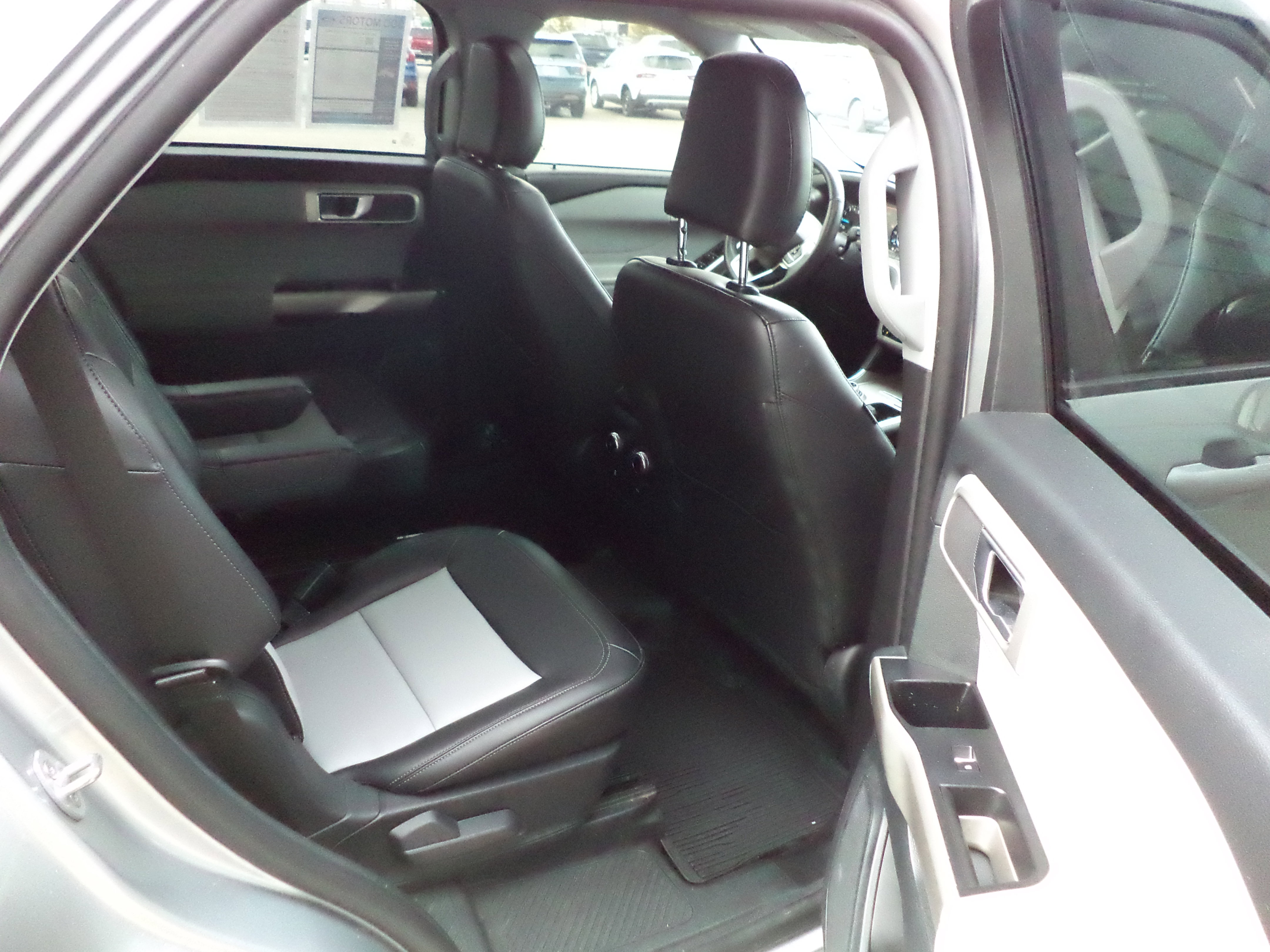 Used 2023 Ford Explorer XLT w/ Equipment Group 202A image 7