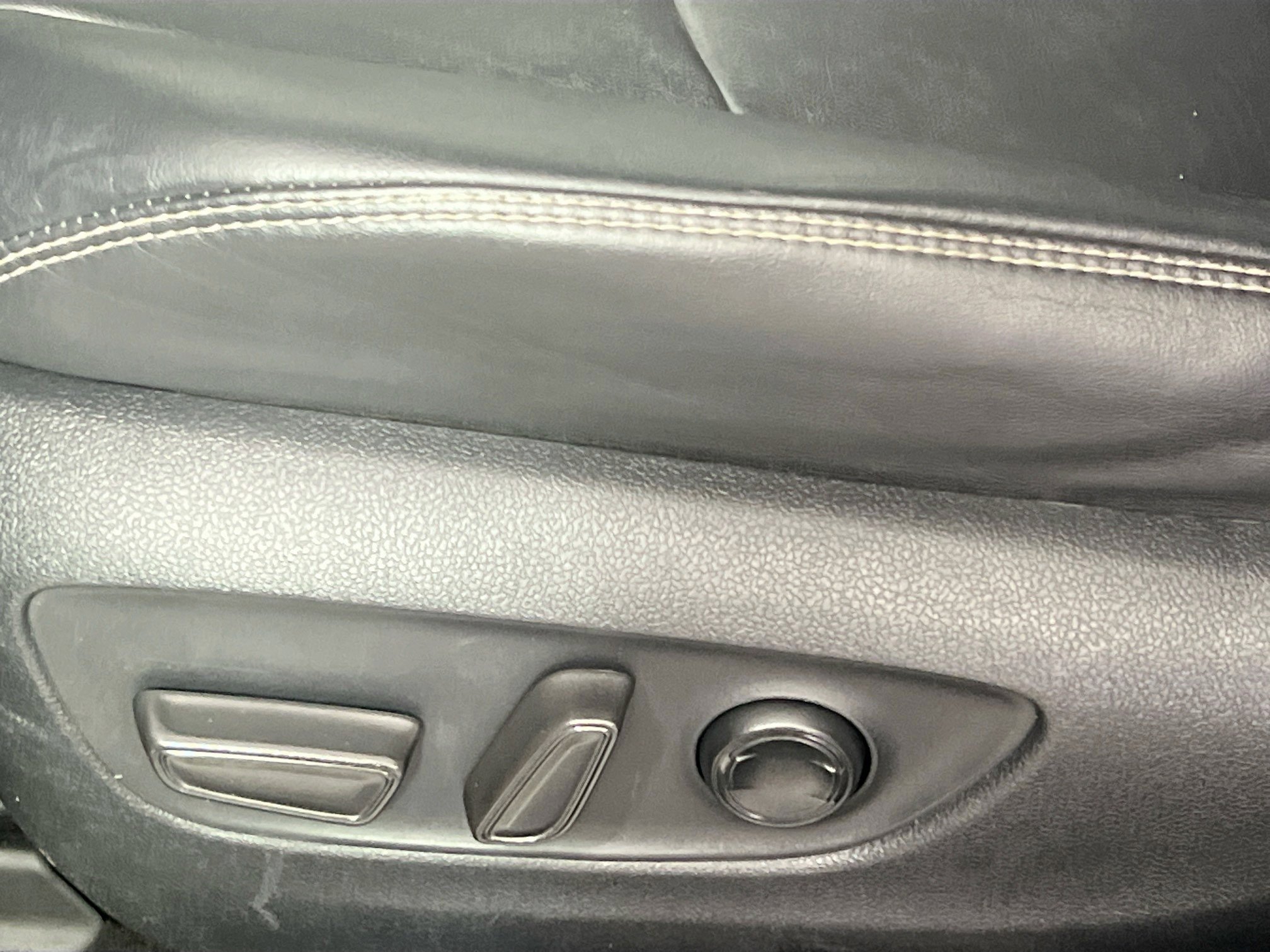 Used 2020 Toyota RAV4 XLE Premium FWD image 14