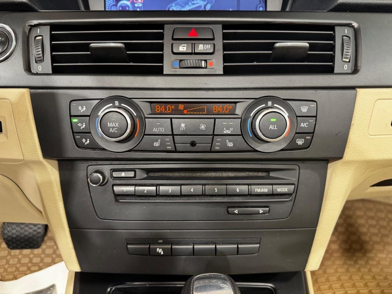 Used 2013 BMW 335i Convertible image 26