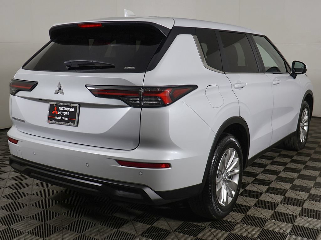 New 2026 Mitsubishi Outlander ES AWD/4WD image 11