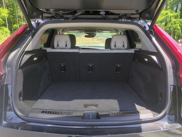 Used 2022 Cadillac XT4 Premium Luxury w/ Safety Alert Package AWD/4WD image 23