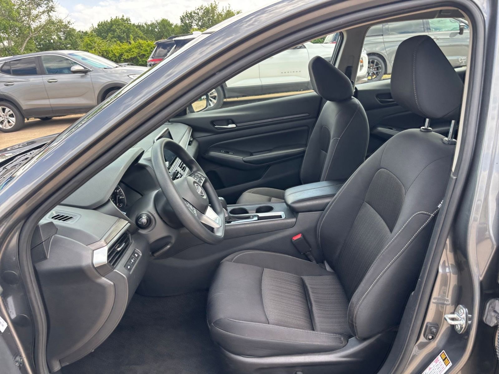 Used 2025 Nissan Altima 2.5 SV FWD image 27