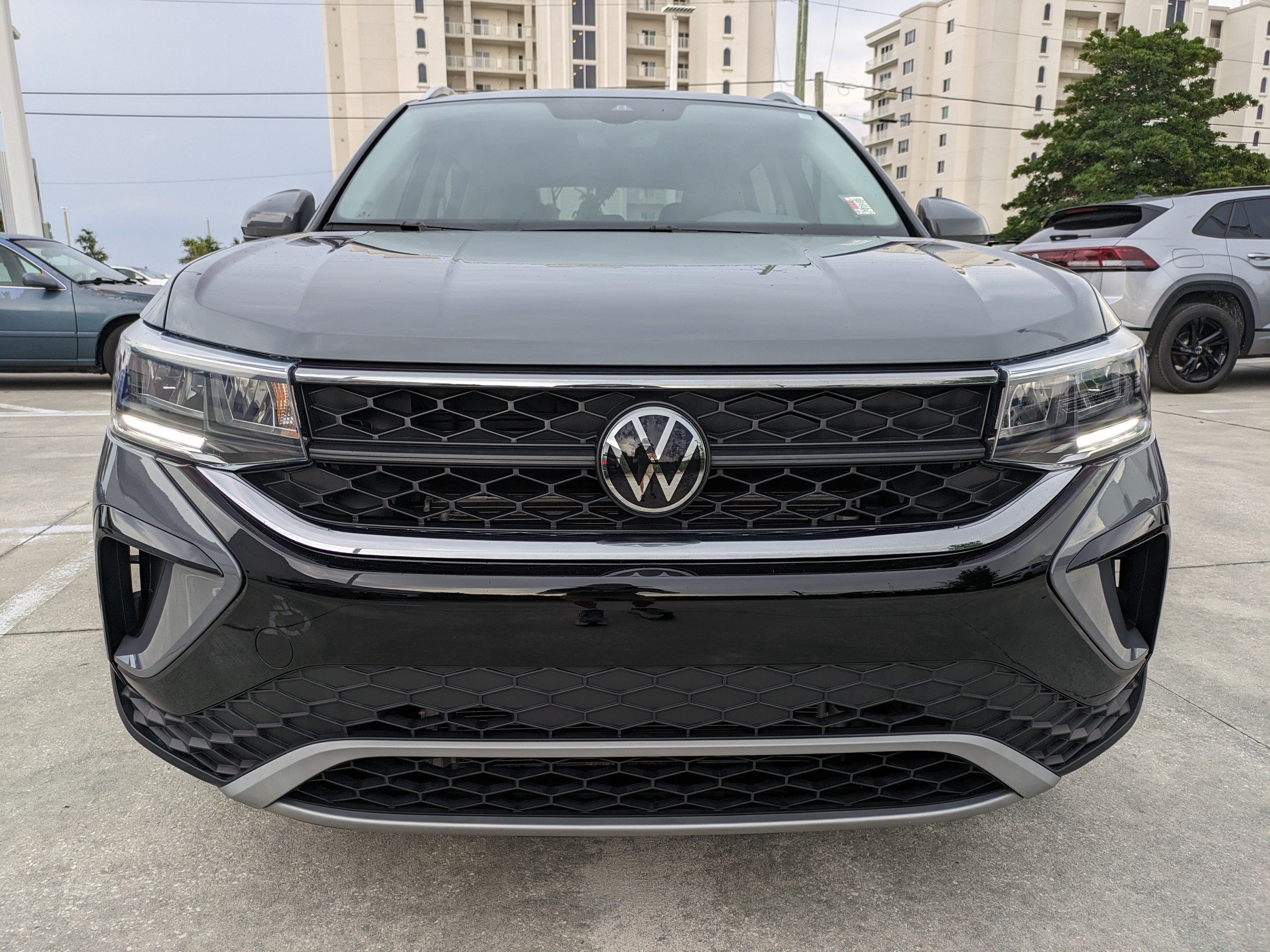 Certified 2024 Volkswagen Taos SE FWD image 9
