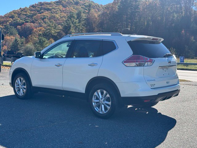 Used 2016 Nissan Rogue SV w/ SV Family Package AWD/4WD image 14