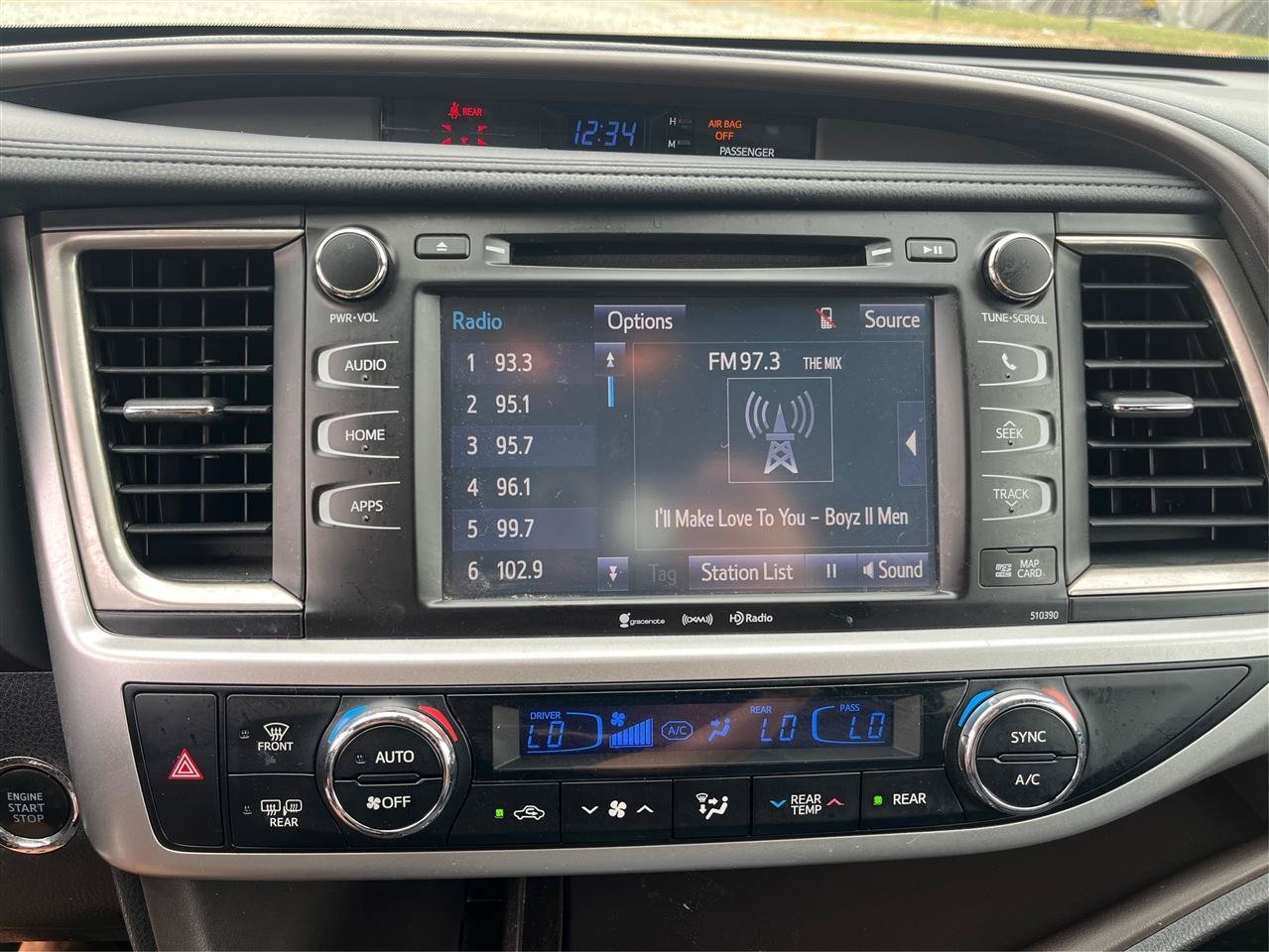 Used 2019 Toyota Highlander XLE AWD/4WD image 14