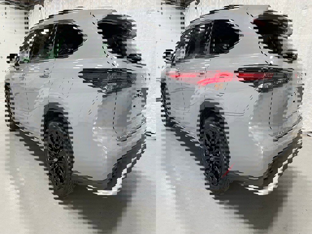 Used 2025 Toyota Highlander XSE image 5