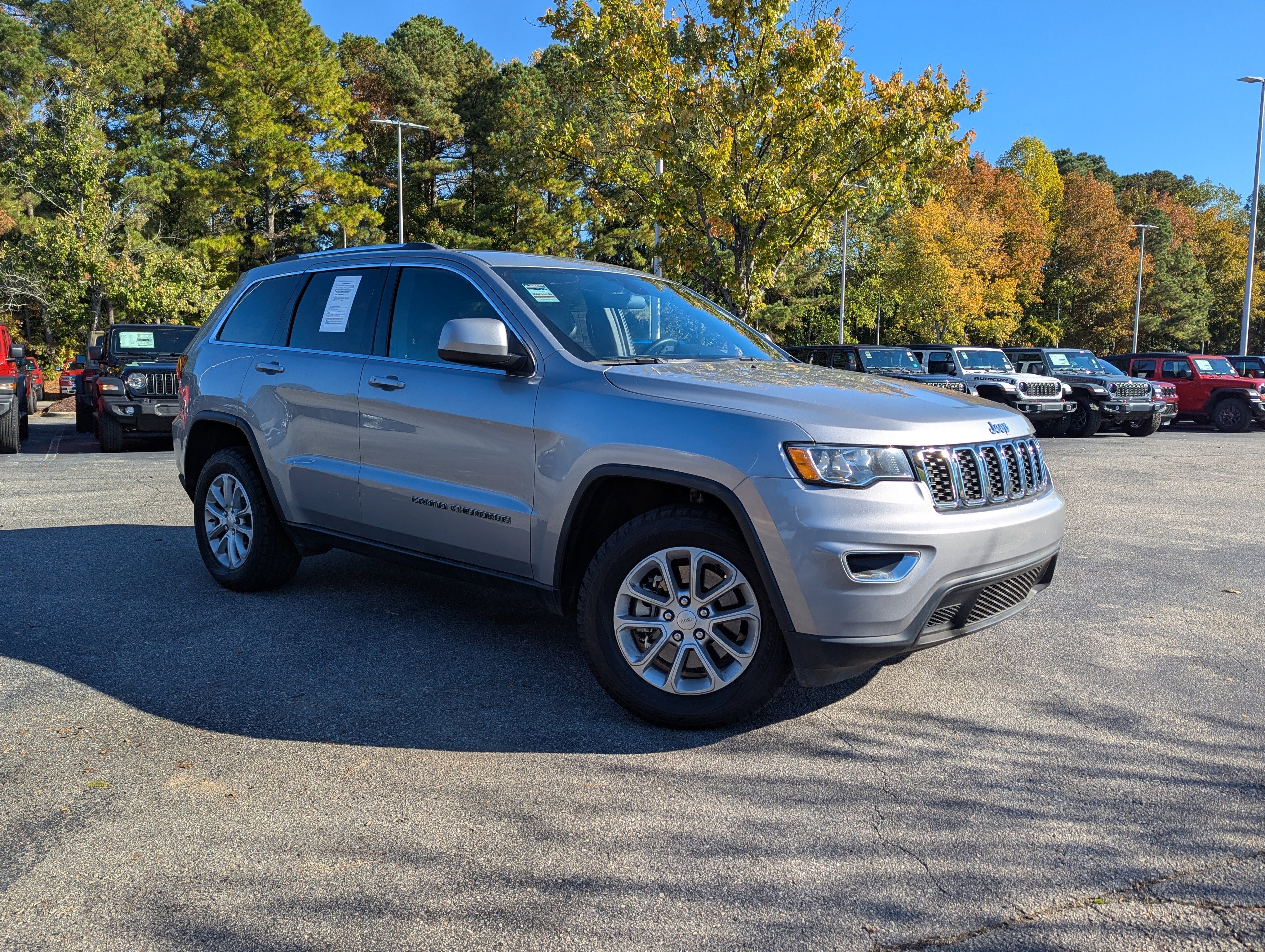 Used 2021 Jeep Grand Cherokee Laredo X image 3