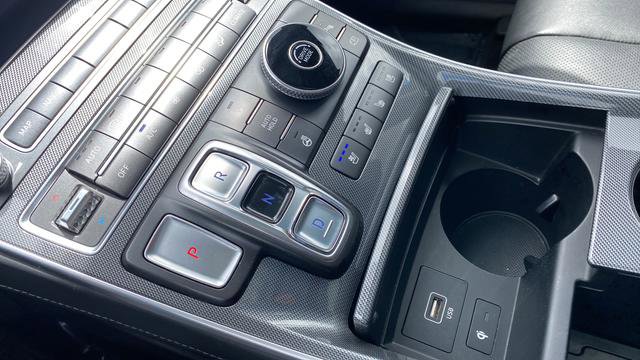 Used 2022 Hyundai Santa Fe Limited FWD image 19