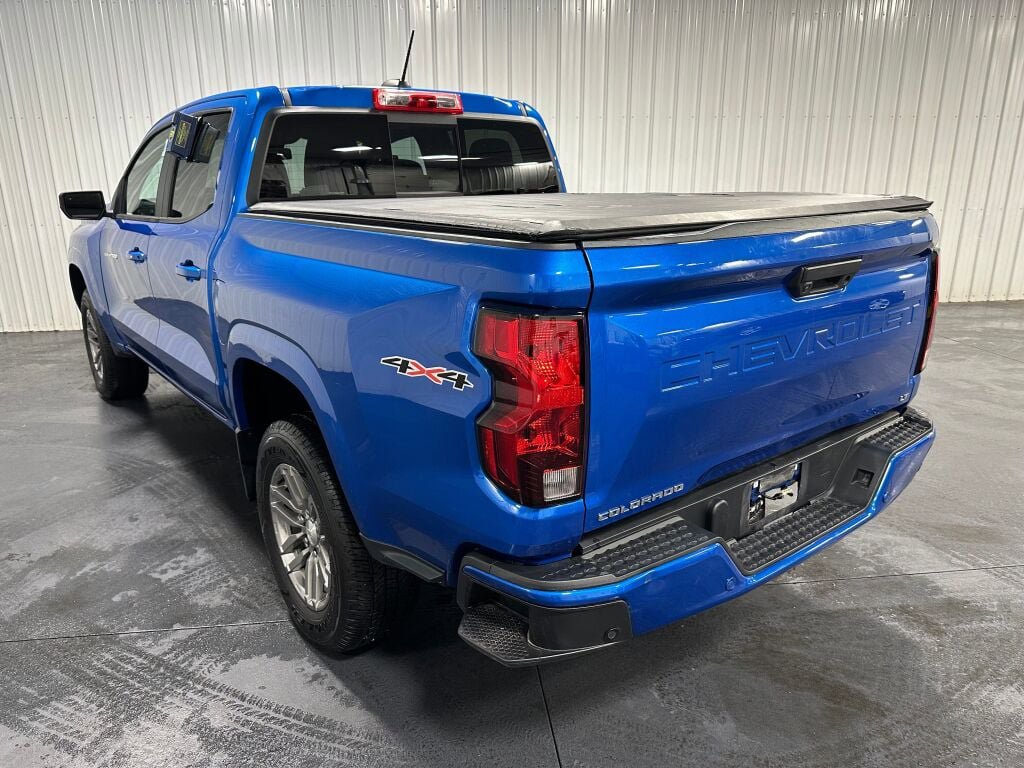 Used 2023 Chevrolet Colorado LT w/ LT Convenience Package II AWD/4WD image 3