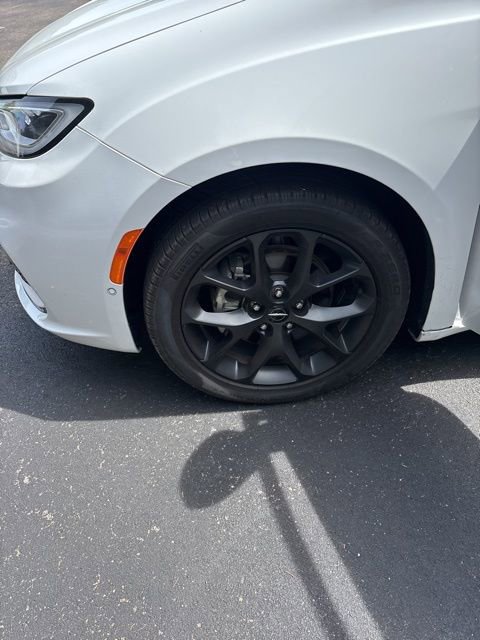 Used 2024 Chrysler Pacifica Limited w/ S Appearance Package image 31