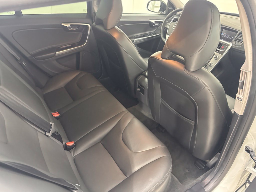 Used 2018 Volvo V60 T5 Cross Country w/ Convenience Package AWD/4WD image 24