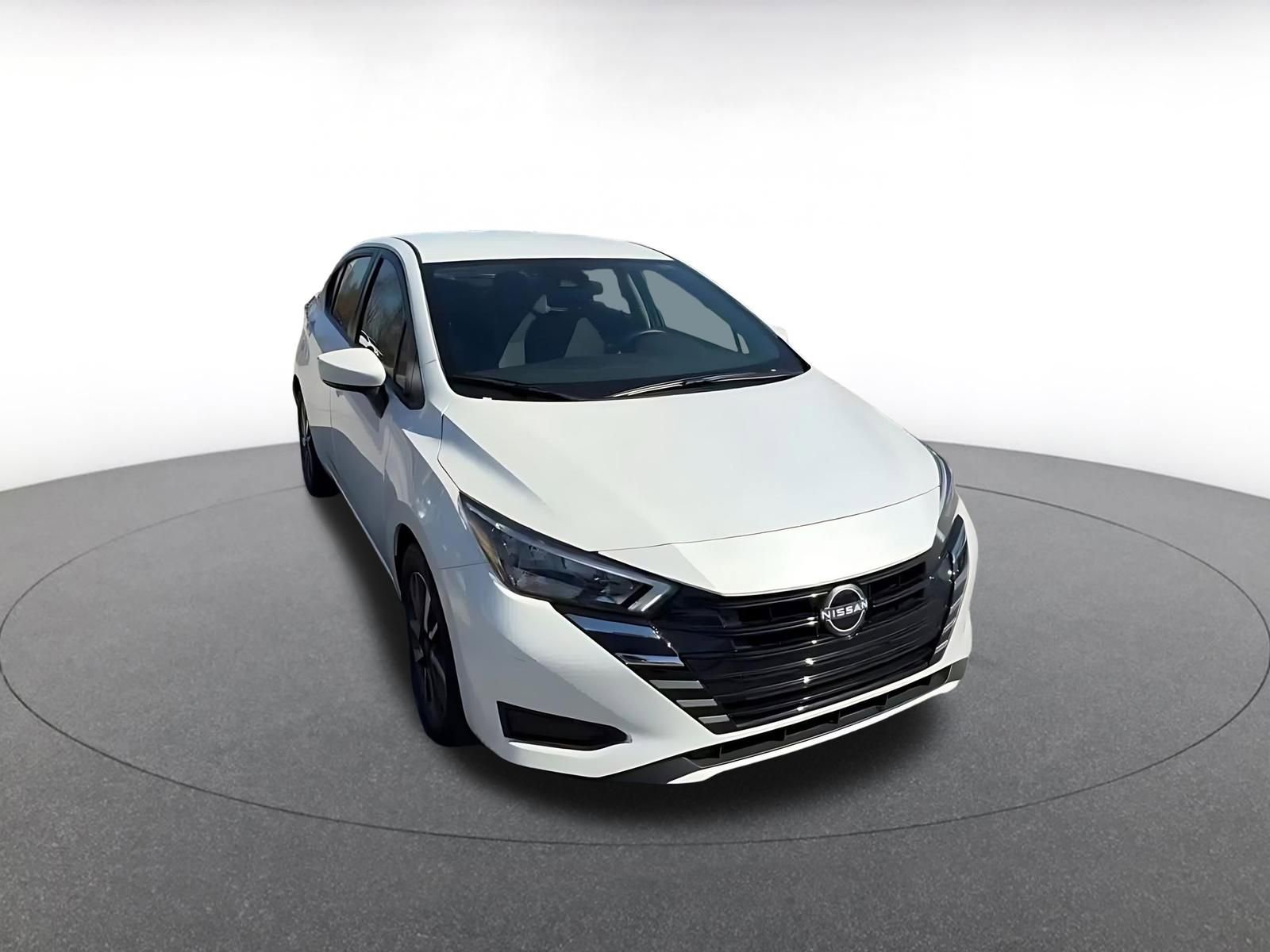 Used 2025 Nissan Versa SV image 3