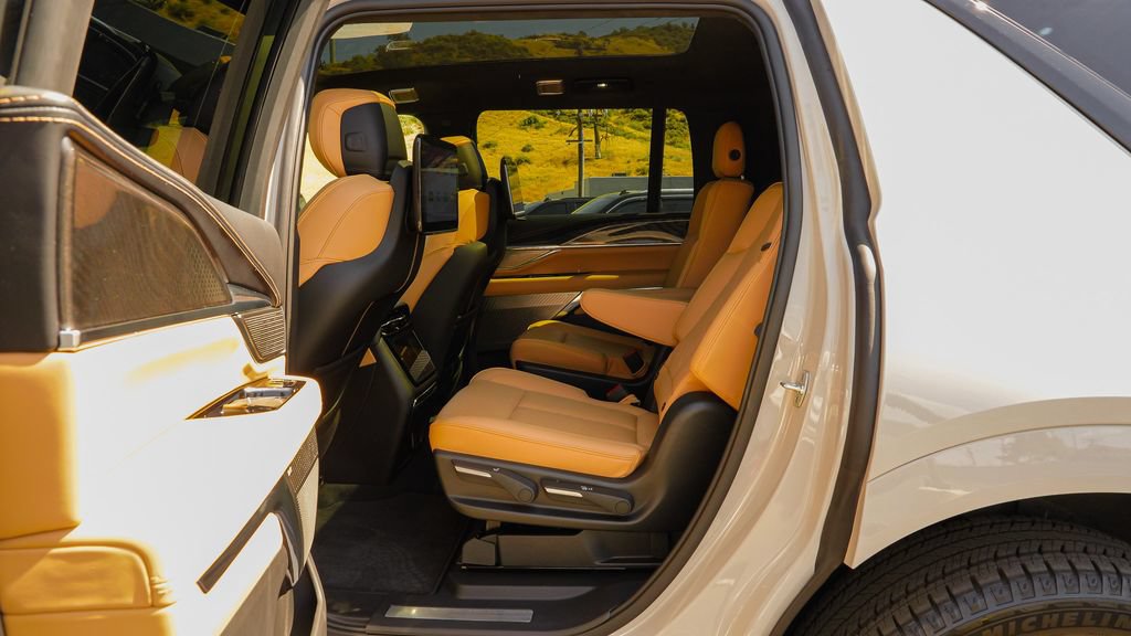 New 2026 Cadillac Escalade IQL Sport 2 w/ LPO, Floor Liner Package AWD/4WD image 9