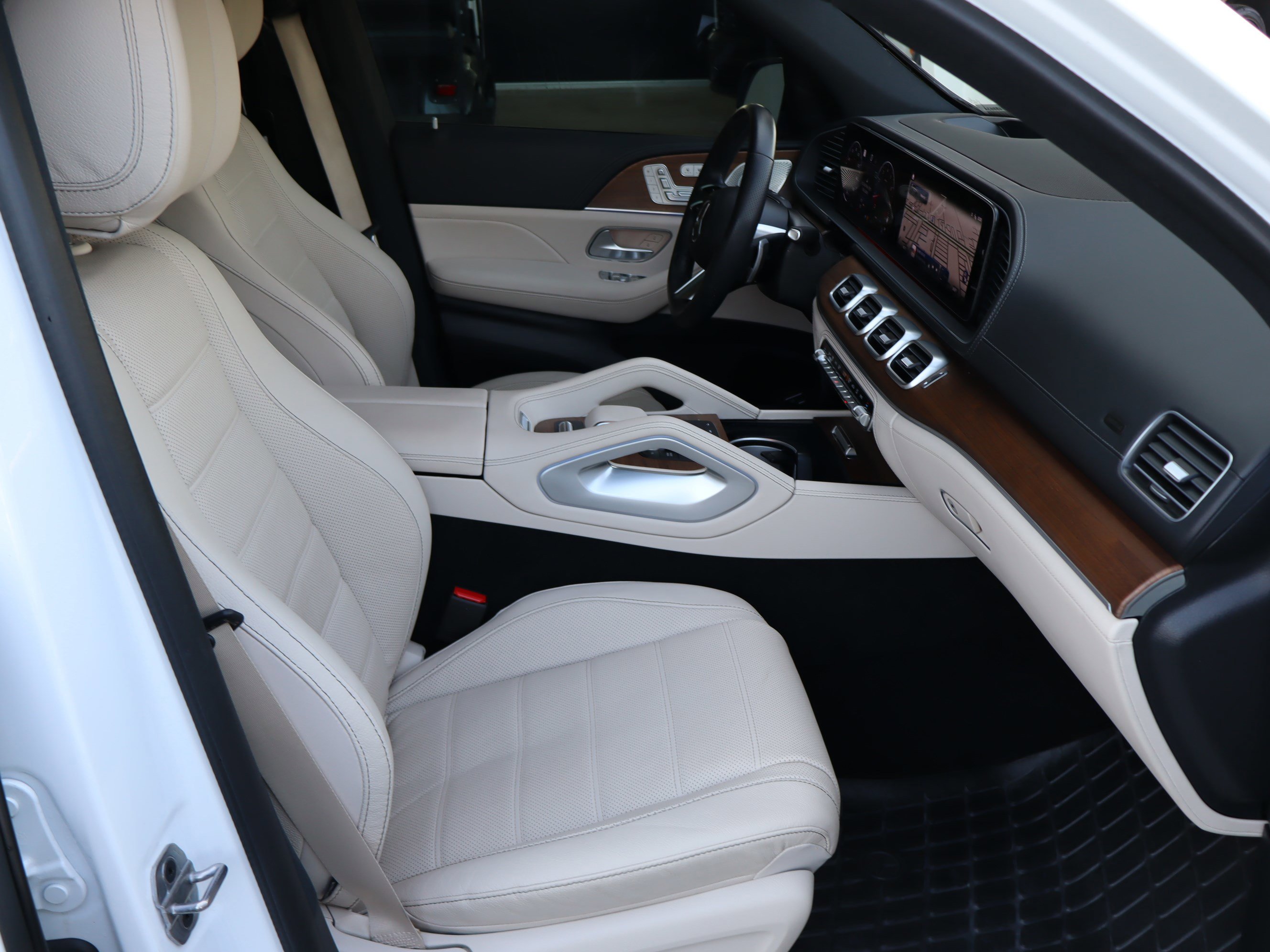 Used 2024 Mercedes-Benz GLS 580 4MATIC image 41