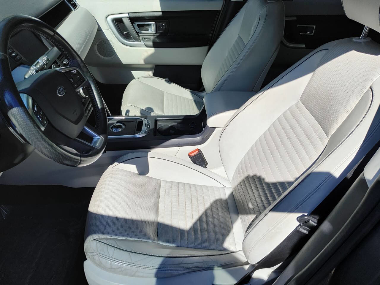 Used 2017 Land Rover Discovery Sport HSE image 24