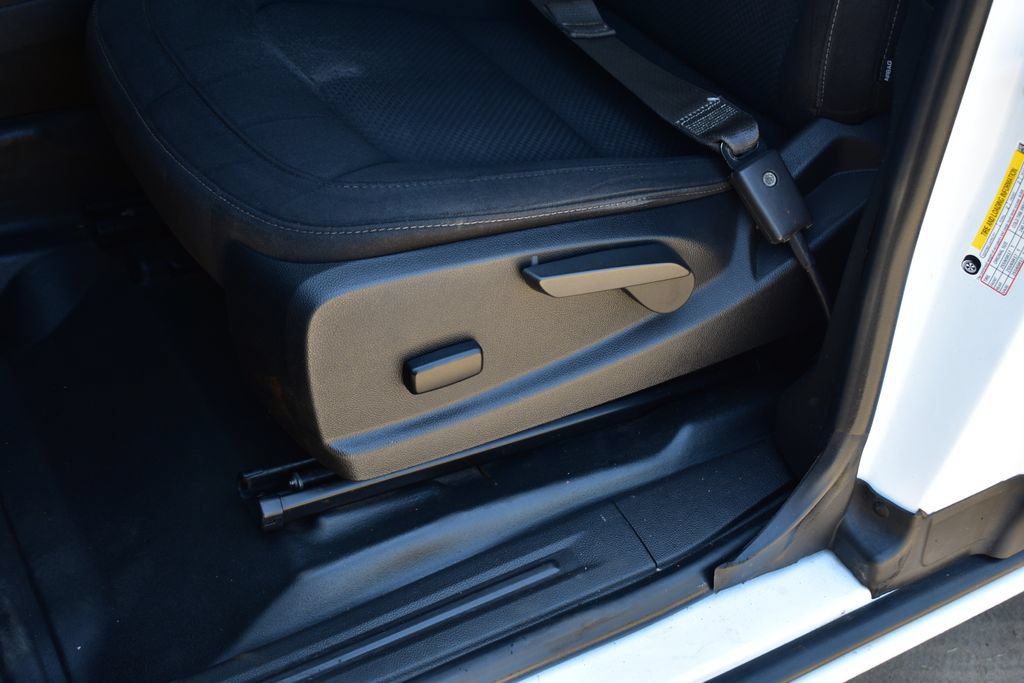 Used 2022 Chevrolet Colorado LT w/ Fleet Safety Package RWD image 19