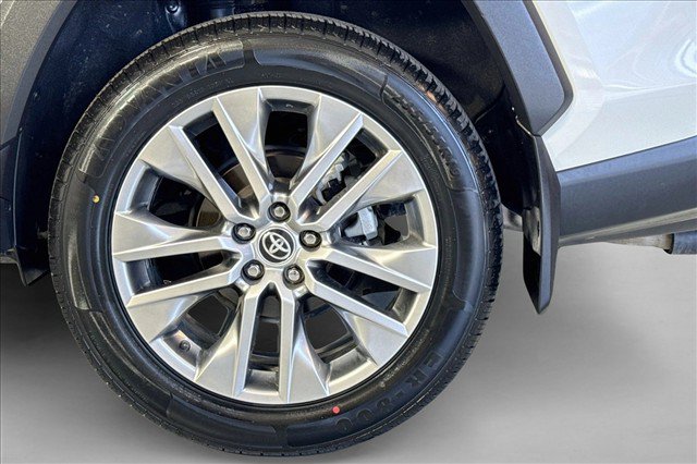 Used 2022 Toyota RAV4 XLE Premium AWD/4WD image 29