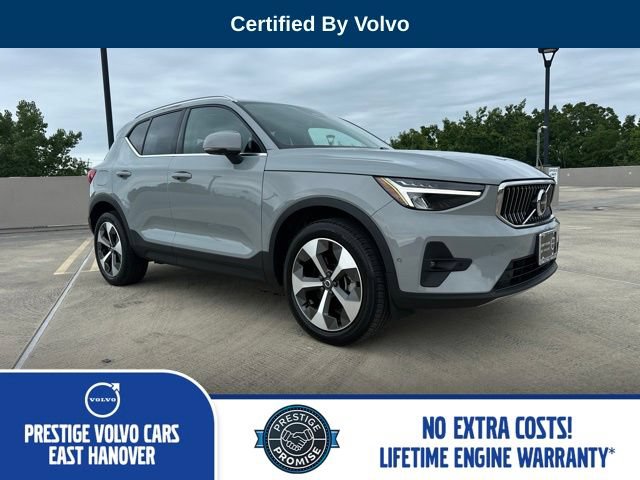 Certified 2025 Volvo XC40 B5 Plus AWD/4WD image 1