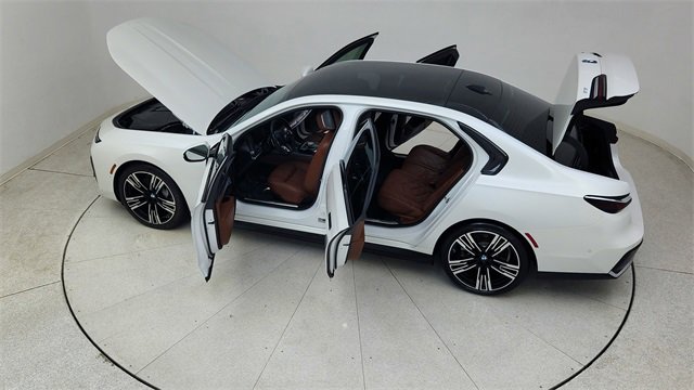 Used 2023 BMW i7 xDrive60 image 86