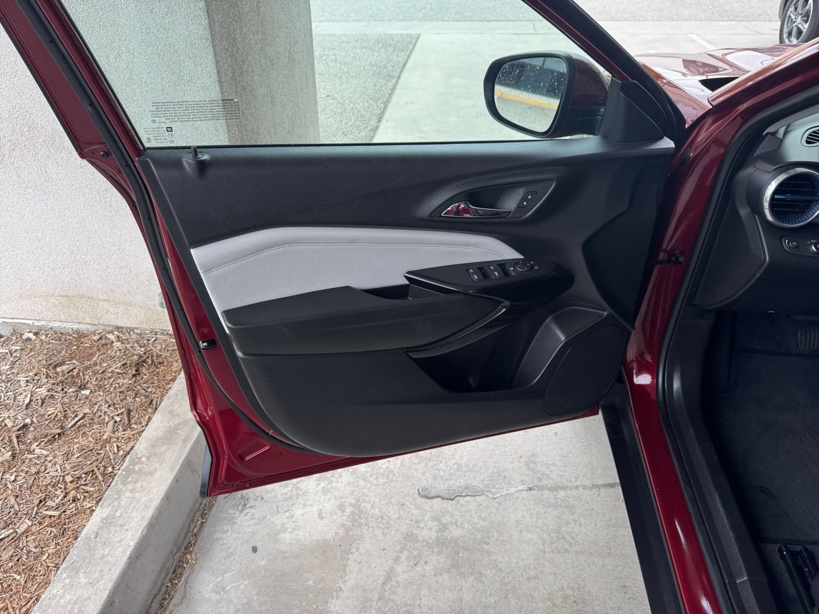 Used 2025 Chevrolet Trax LT FWD image 18