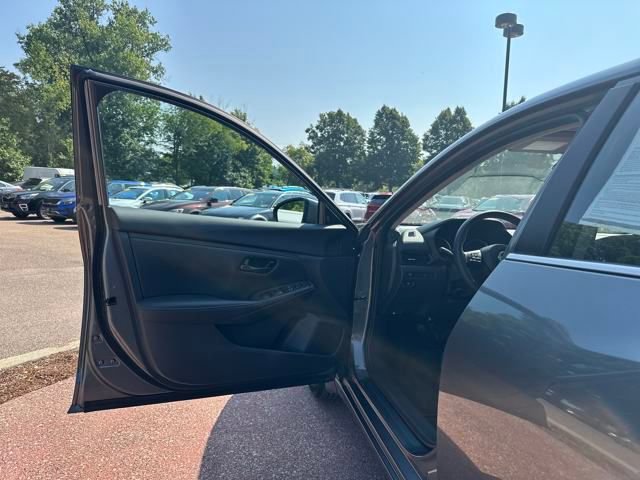 Used 2025 Nissan Sentra S image 11