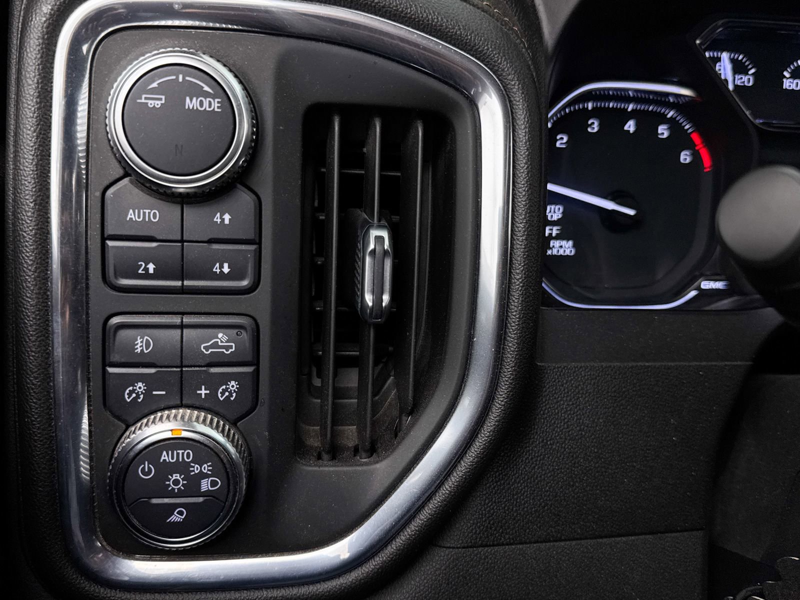 Used 2021 GMC Sierra 1500 AT4 w/ AT4 Premium Package image 9