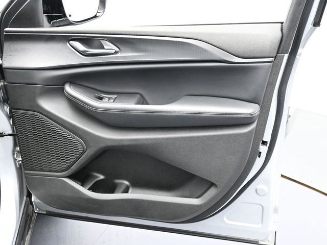 Used 2024 Jeep Grand Cherokee Altitude image 28