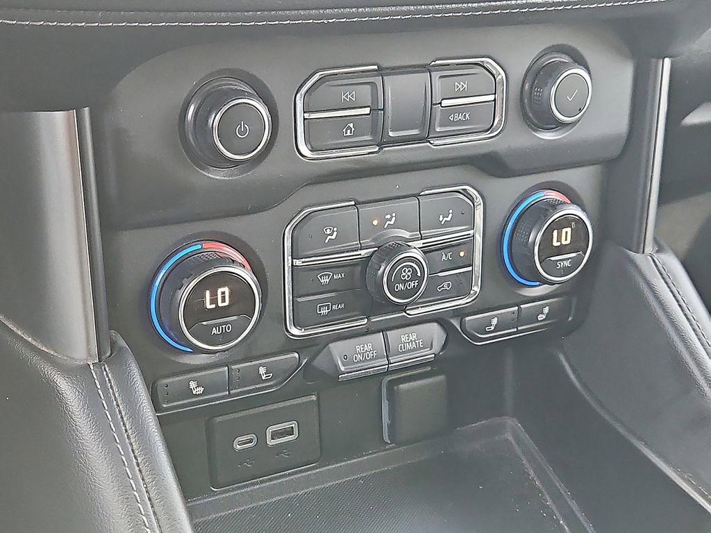 Used 2021 Chevrolet Suburban LT RWD image 17