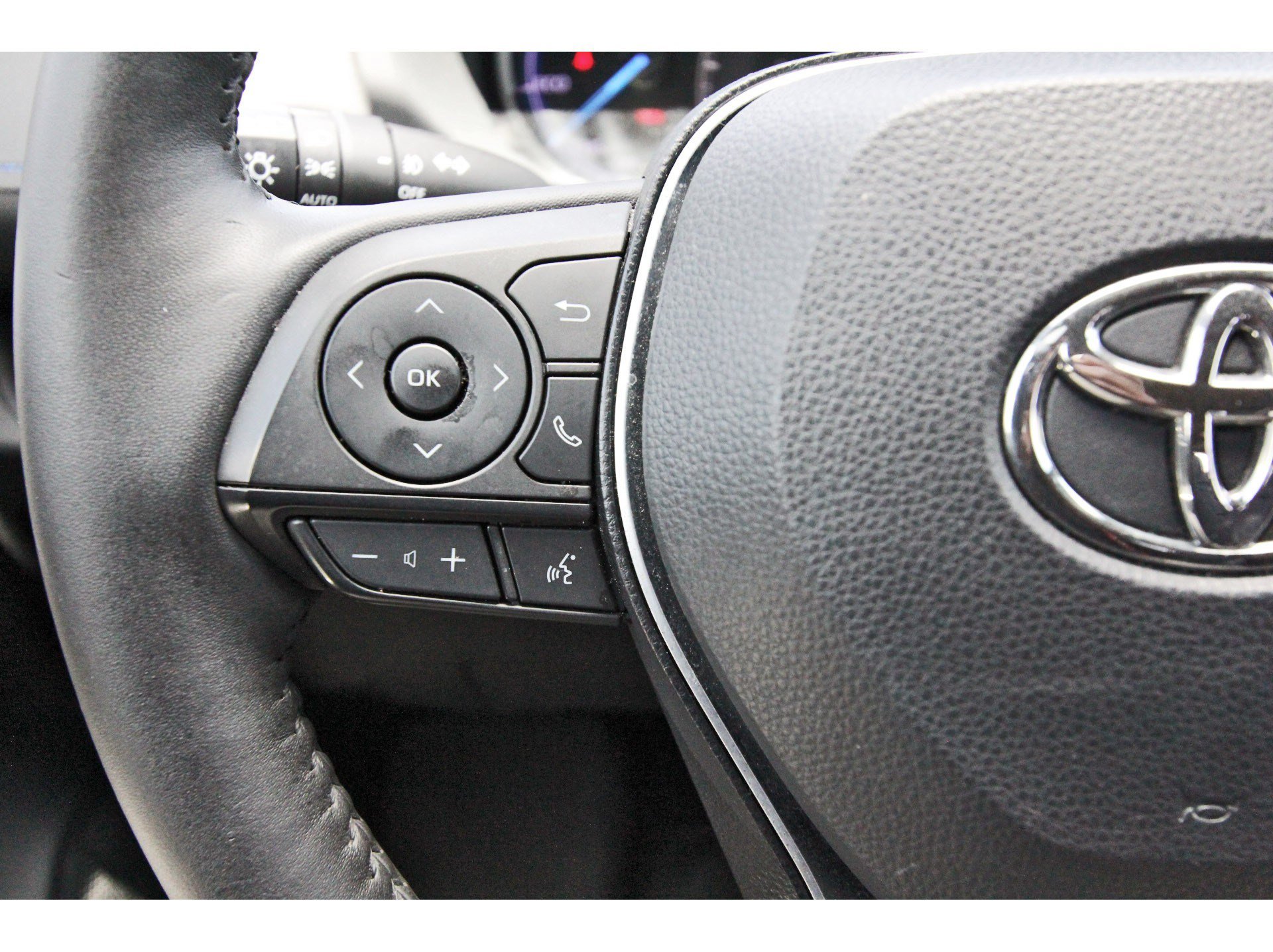 Used 2019 Toyota RAV4 XSE AWD/4WD image 19