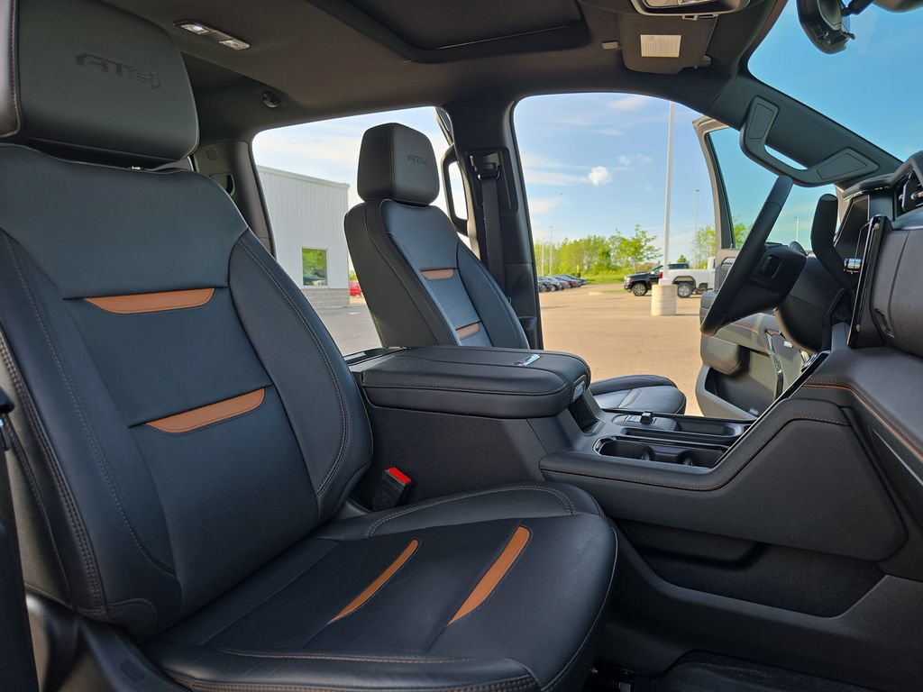 Used 2024 GMC Sierra 2500 AT4 w/ Technology Package AWD/4WD image 10