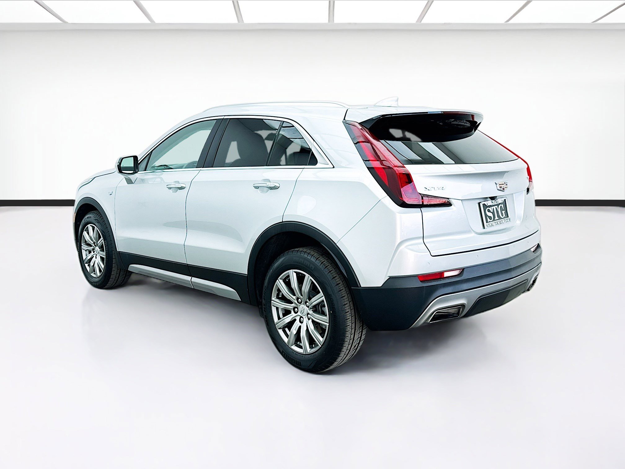 Used 2022 Cadillac XT4 Premium Luxury w/ Safety Alert Package image 6