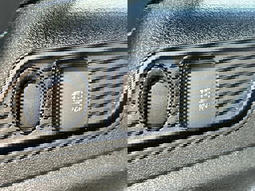 Used 2023 Jeep Grand Cherokee Altitude image 16