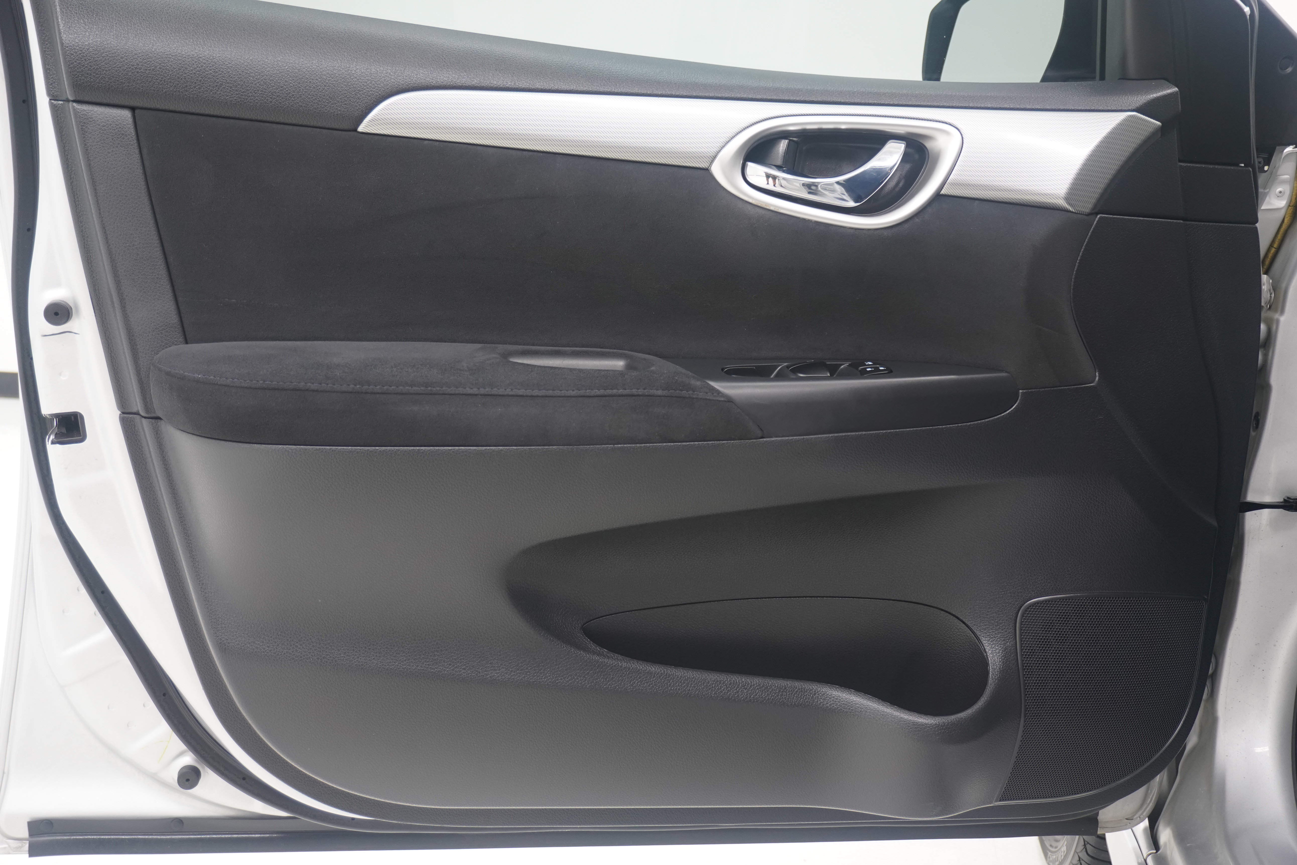 Used 2014 Nissan Sentra SR w/ SR Driver Package FWD image 14