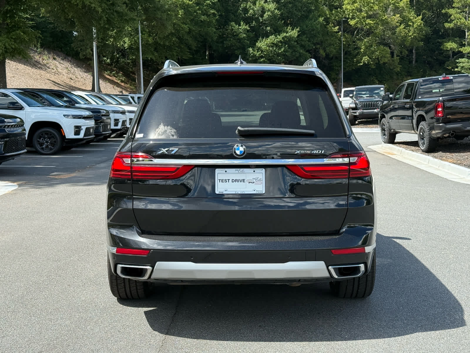 Used 2022 BMW X7 xDrive40i w/ Premium Package AWD/4WD image 4